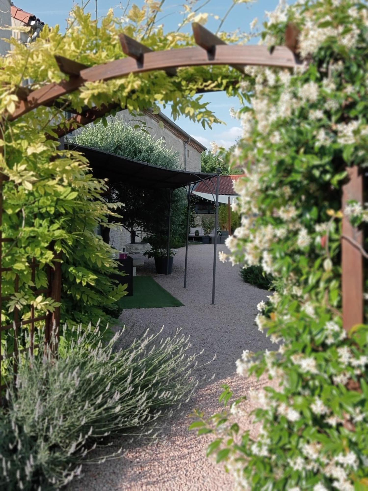 Auvergnat'Home Chaptuzat Bagian luar foto